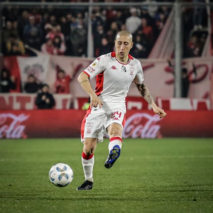 Federico Fattori, una de las figuras del Huracán puntero de la Liga Profesional de Fútbol, que este sábado visitará a Argentinos Juniors.