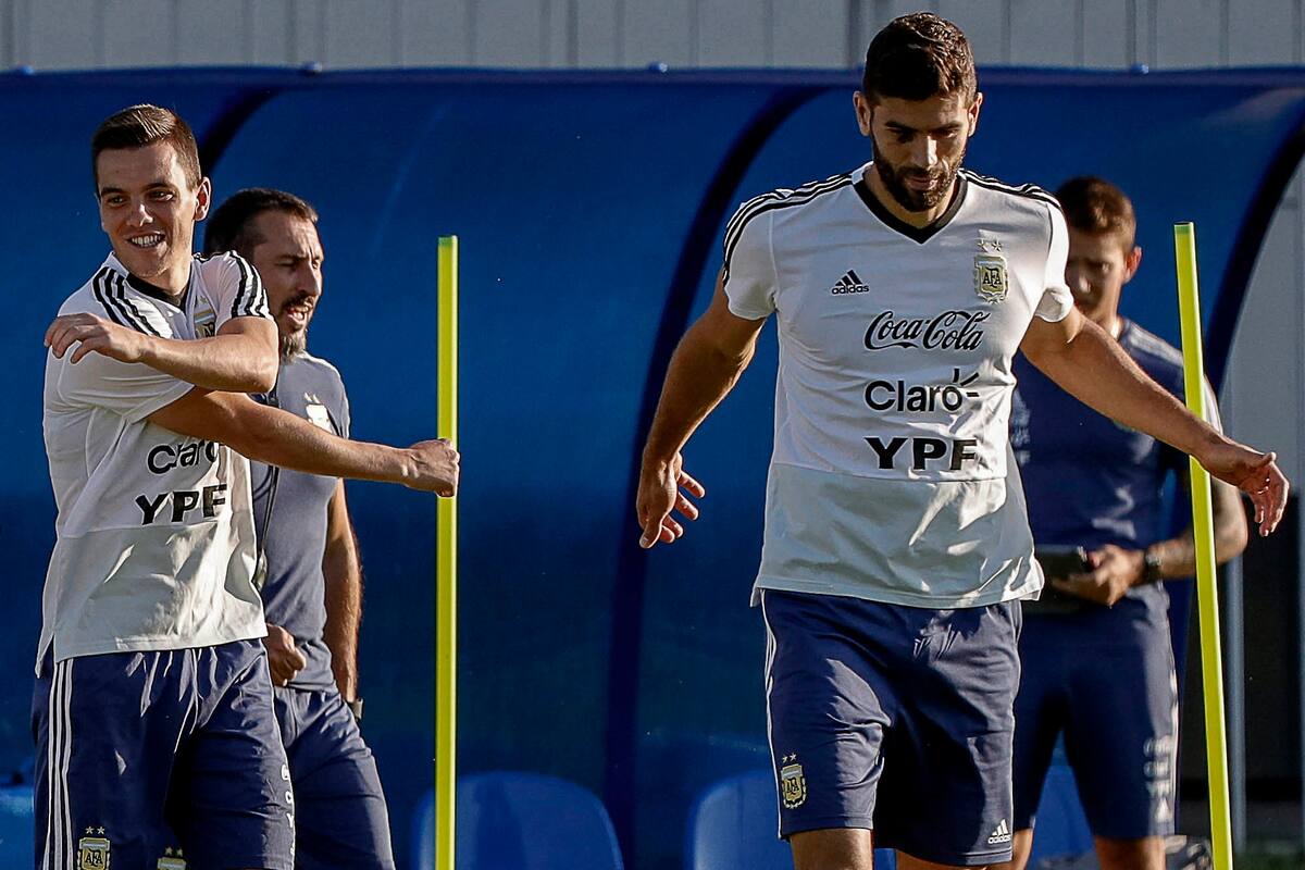 Federico Fazio y Giovani Lo Celso entrenando en Bronnitsy,