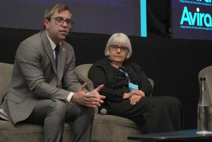 Federico Furiase, director del BCRA, junto a Irene Capusselli, Presidenta de Avira