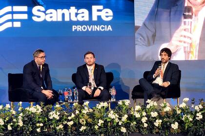 Federico Furiase, Felipe Nuñez y Martín Vautheir, durante el Santa Fe Business Forum