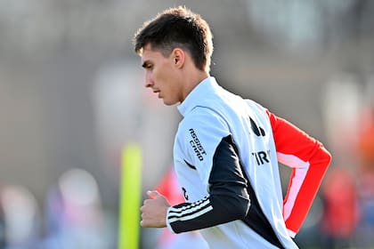 Federico Gattoni debutaría como titular en el duelo ante Lanús