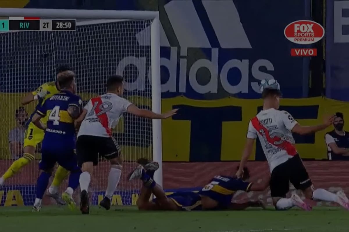 Federico Girotti convierte el empate de River de cabeza y arrodillado en el área