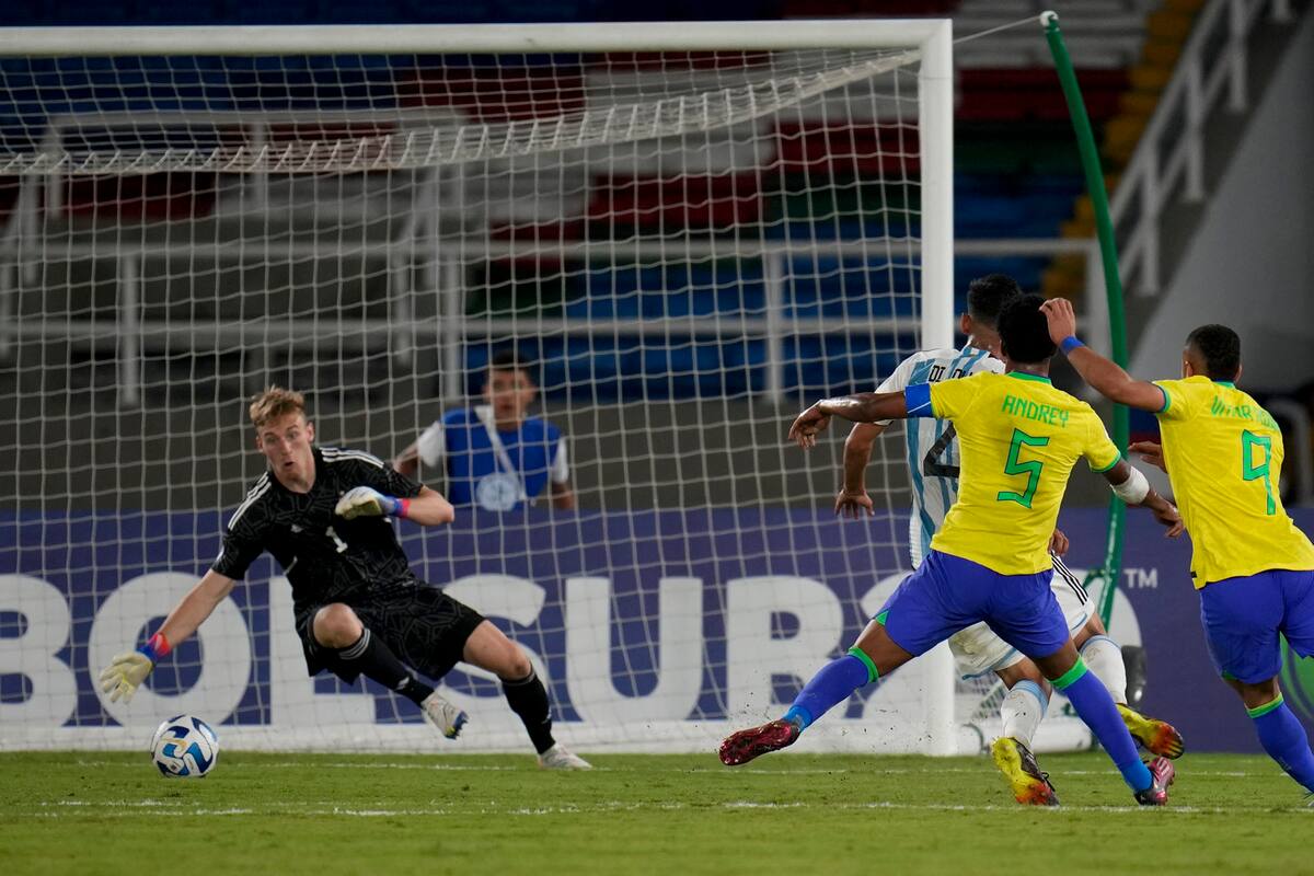 Federico Gomes Gerth no llega y Andrey Dos Santos anota el segundo gol de Brasil contra Argentina en el Sudamericano Sub 20 de Colombia, que empezó muy mal para la selección diseñada por Javier Mascherano.