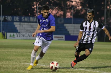 Federico Jourdan surgió de las inferiores de Colón, jugó varios años el Federal A, disputó dos años la B Nacional con Villa Dálmine y desde 2019 está en Asunción