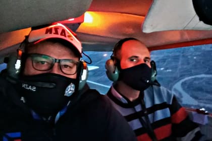 Federico Juan Franke (izq) y Sergio Fernández, las dos personas que avistaron el OVNI desde el aire
