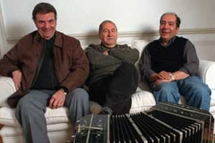Malvicino, entre Leopoldo Federico y Fernando Suárez Paz, dos compañeros de ruta en distintas etapas junto a Astor Piazzolla