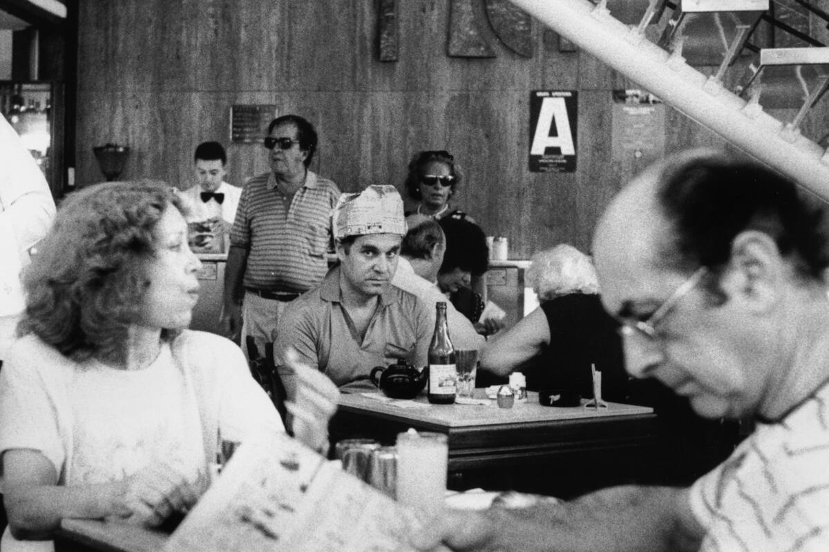 Federico Manuel Peralta Ramos en el Florida Garden, en 1987. Una de las imágenes que pasaron a integrar el acervo del Moderno