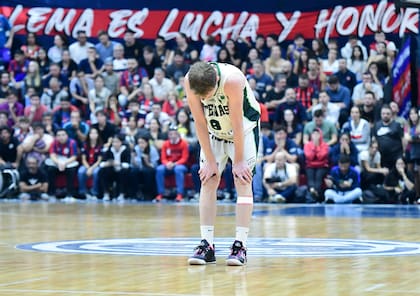 Federico Mariani sufrió el primer descenso en la historia de Atenas, el club más ganador de la Liga Nacional y el único que había participado en todas las temporadas.