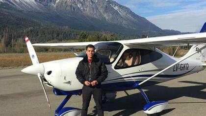 Federico Martín Rimoldi tiene 20 años y trabaja en la fabricación de aviones acrobáticos. Desde el secundario se forma en el mundo de la aviación para poder llegar a entrar a una línea aérea