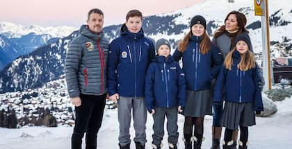 Federico, Mary de Dinamarca y sus cuatro hijos en los Alpes suizos