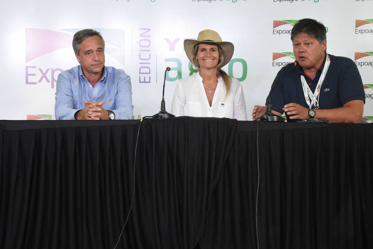Federico Palma, vicepresidente de la Sociedad Rural de Corrientes, Tiziana Prada (Braford) y Martín Schwartzman, gerente general de Exponenciar