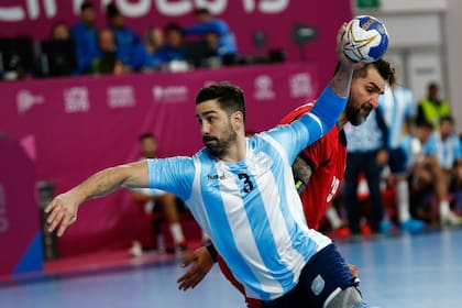 Federico Pizarro en el handball, que logró el pasaje directo a Tokio 2020