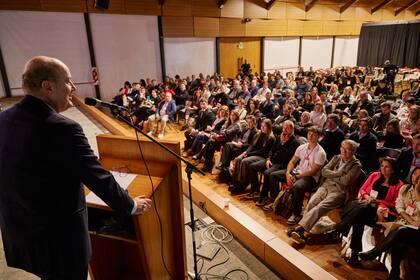 Federico Sturzenegger confirmó que enviará la desregulación inmobiliaria al Congreso para bajar costos en la compraventa