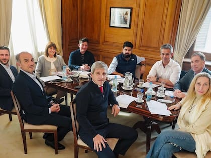 Federico Sturzenegger fue invitado a participar de la reunión de mesa política