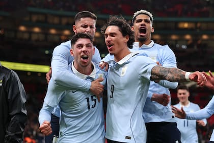 Federico Valverde marcó el penal y selló un empate impensado; lo saludan todos