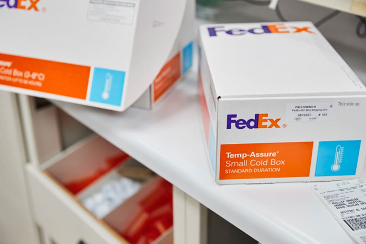 FedEx tiene distintas áreas de trabajo pero para algunas sólo requiere título secundario