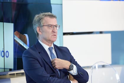 Feijóo se reúne en Soria con autónomos para escuchar propuestas y denunciar el "sablazo" del Gobiern