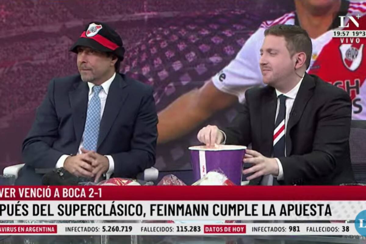Feinmann cumplió la apuesta ante la risa de todos.