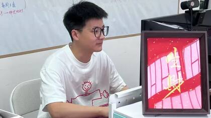 Feiyu, el dueño de la empresa "Pretend to Work Company", dice que lo que vende es "dignidad"