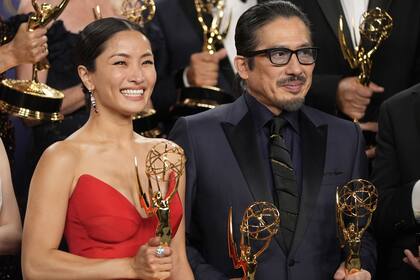 Felices. Anna Sawai, ganadora como Mejor actriz, igual que Hiroyuki Sanada, en su rubro. Pero además su serie, Shogun, se llevó la estatuilla al Mejor drama