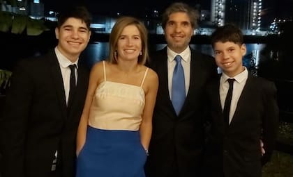 Felices los cuatro.
