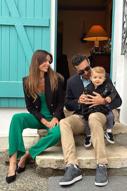 Felices los tres. Simpático y comprador, Noah fue protagonista absoluto de la boda.