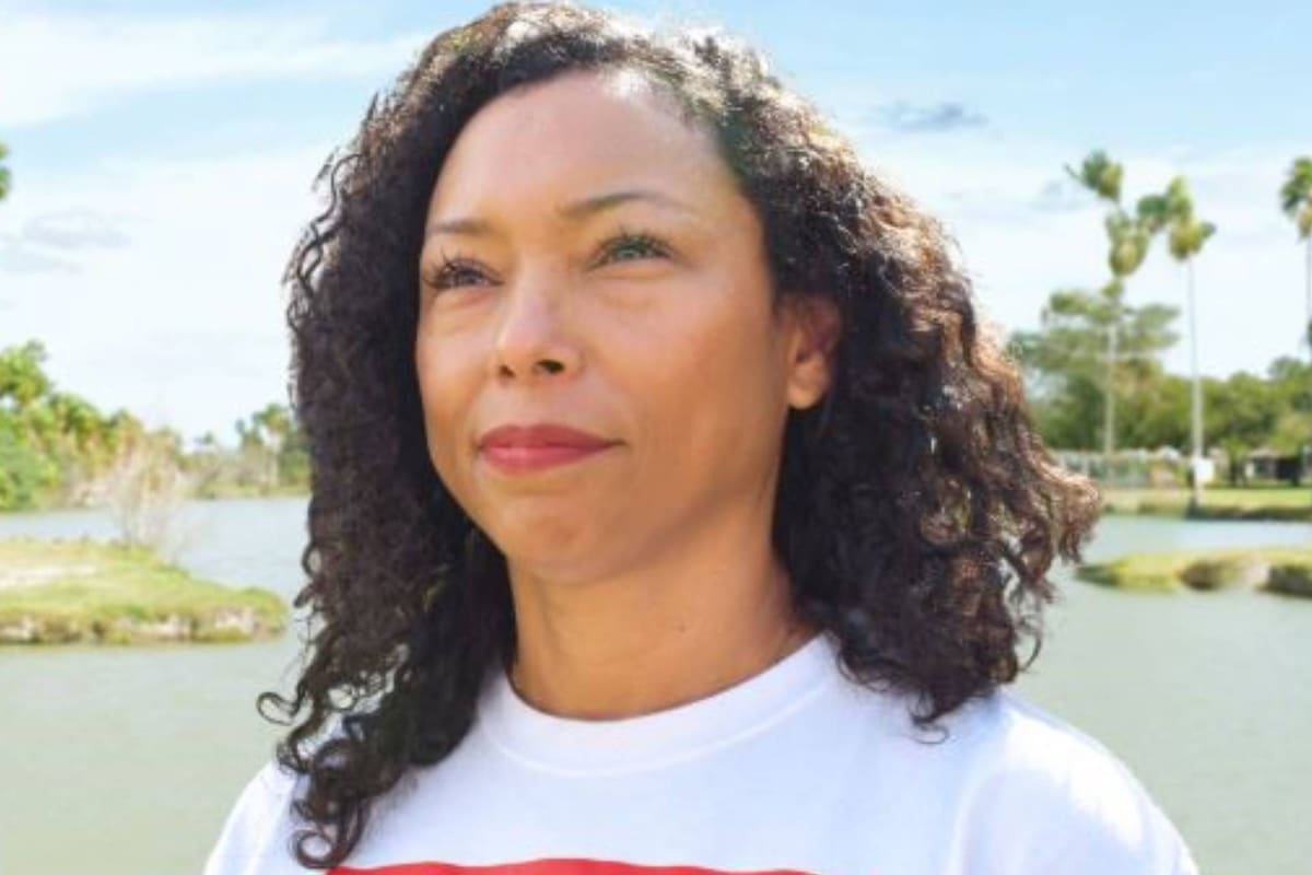 Felicia viajó cinco horas para acompañar en su audiencia a una migrante que no conocía