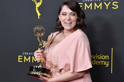 Felicidad por dos. Rachel Bloom, una de las ganadoras de la noche por una de las canciones originales de su serie Crazy ExGirlfriend, además aprovechó la ocasión para anunciar que está embarazada
