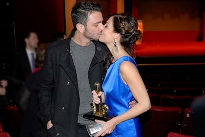 ¡Felicidades mi amor! Luciano besó a Paola y festejó con ella su triunfo