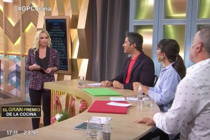 Felicitas Pizarro, como jurado de El gran premio de la cocina, junto a Christian Petersen y Mauricio Asta