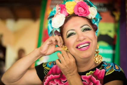 Felina, integrante del colectivo artístico muxe Las Auténticas Intrépidas Buscadoras del Peligro del distrito oaxaqueño de Juchitán, México