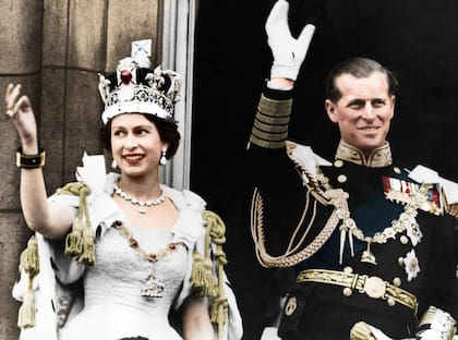 Felipe de Edimburgo, el marido de Isabel II, no pudo ser coronado rey. Y recién cuatro años después de convertirse en reina su mujer lo hizo príncipe.