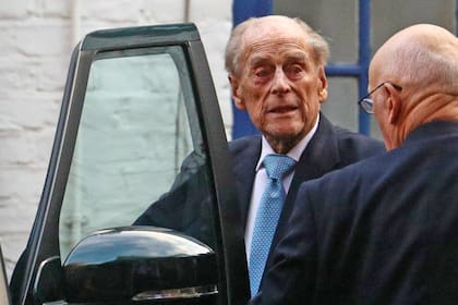 Felipe, esposo de la reina Isabel, fue dado de alta para pasar Navidad en familia