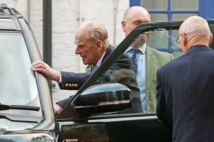 Felipe, esposo de la reina Isabel, fue dado de alta para pasar Navidad en familia