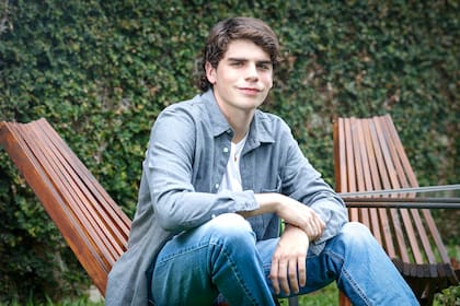 Felipe González Otaño, nieto del primer capitán de los Pumas, Aitor Otaño, es protagonista de La sociedad de la nieve; el rugby rodea su vida