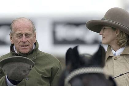 Felipe II y Penny Knatchbull siguieron siendo cercanos hasta la muerte del monarca consorte. Fuente: Daily Mail.