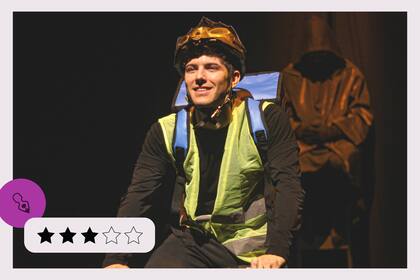 Felipe Martínez Villamil encarna a un repartidor en bicicleta en Amarte es un trabajo sucio