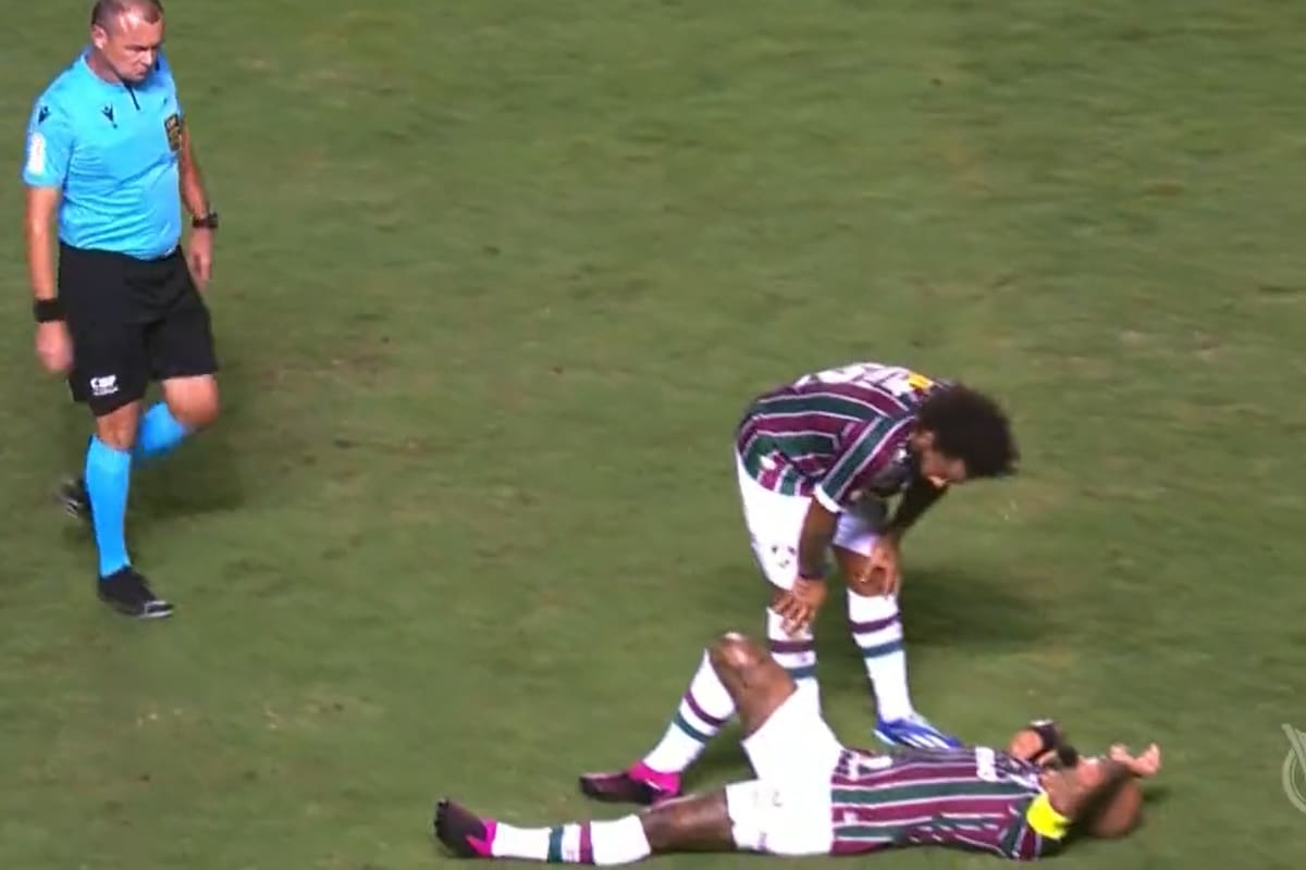 Felipe Melo, muy dolorido, es asistido por Marcelo