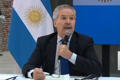Felipe Solá asistirá hoy al encuentro con el enviado estadounidense