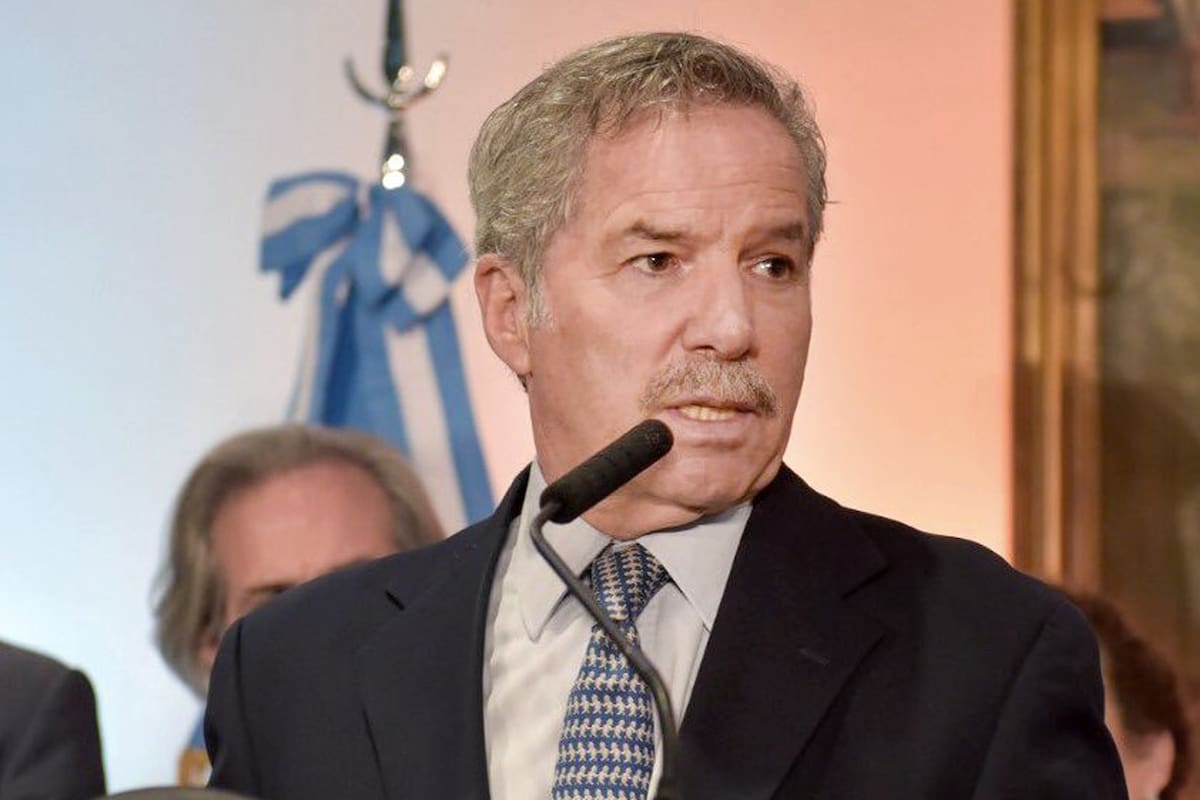 Felipe Solá todavía debe definir embajadores