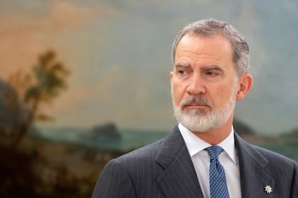 Felipe VI se entusiasma con el Simplicity, un coche "sostenible" creado con tecnología de Grupo Anto