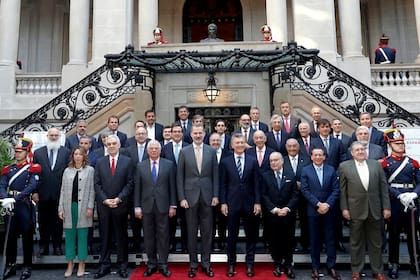 Felipe VI y el presidente Macri, junto a empresarios de los dos países
