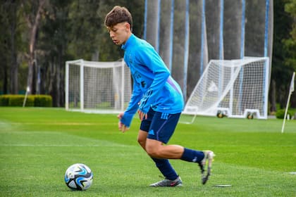 Felipe y la pelota, en acción en las canchas de la AFA