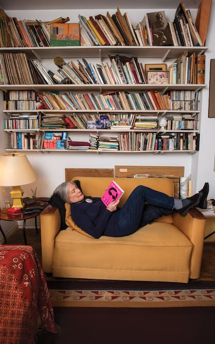 Felisa hojea Chic: memorias eclécticas, el volumen en el que reúne recuerdos que son joyas.