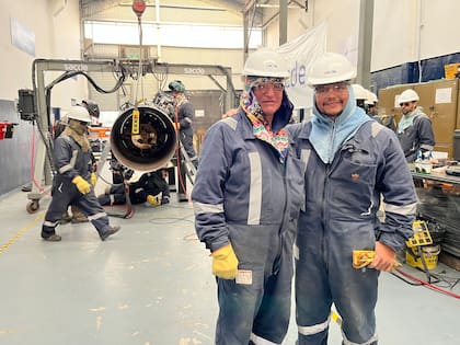 Félix y Víctor Ferrufino, padre e hijo, participaron de la capacitación en la primera escuela de soldadura automática de la Argentina