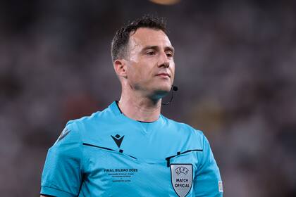 Felix Zwayer recibió una inhabilitación de seis meses por ocultar información en un escándalo en el fútbol alemán por arreglo de partidos (Photo by Jonathan Moscrop/Getty Images)