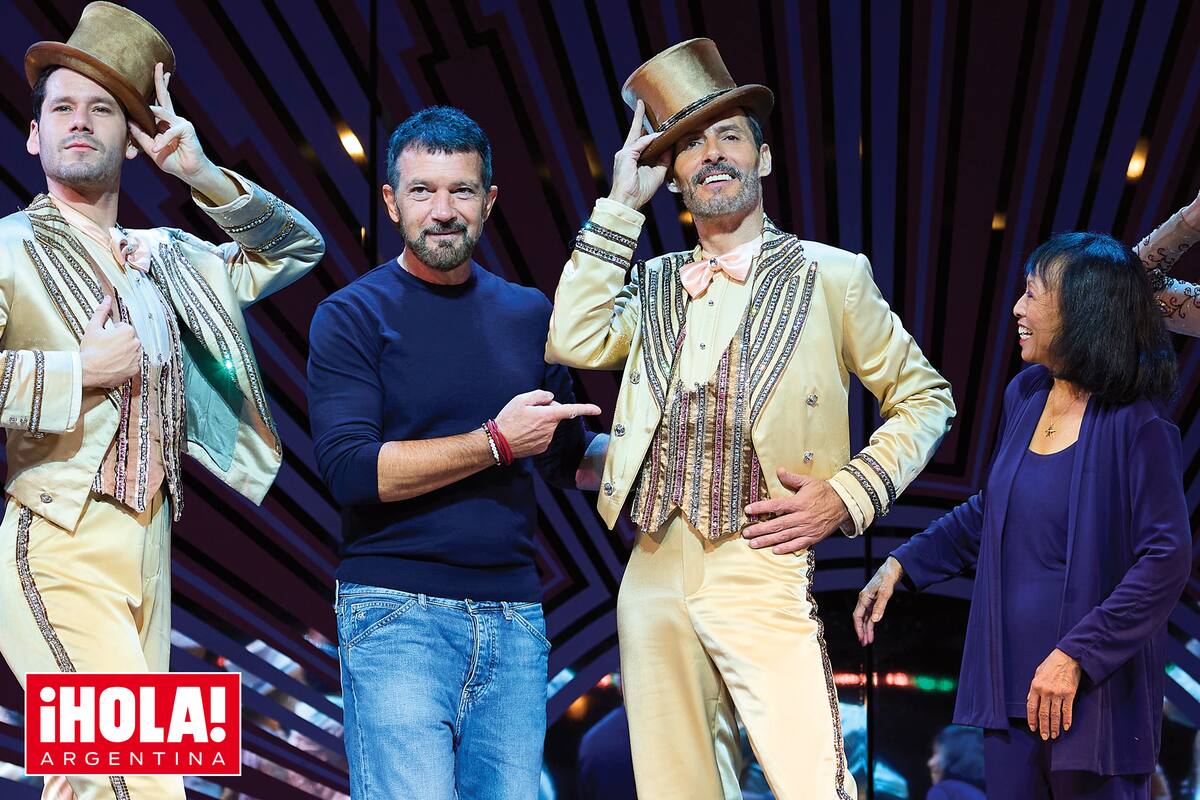 Feliz, Antonio Banderas subió al escenario para saludar a los espectadores en la presentación para la prensa, junto al resto del elenco. El protagonista de la obra es otro malagueño, el actor y bailarín Manuel Bandera.