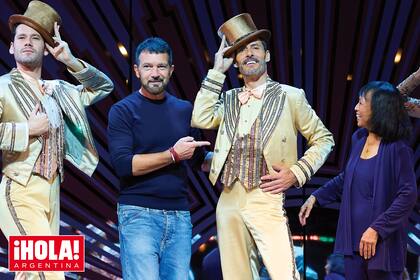 Feliz, Antonio Banderas subió al escenario para saludar a los espectadores en la presentación para la prensa, junto al resto del elenco. El protagonista de la obra es otro malagueño, el actor y bailarín Manuel Bandera.