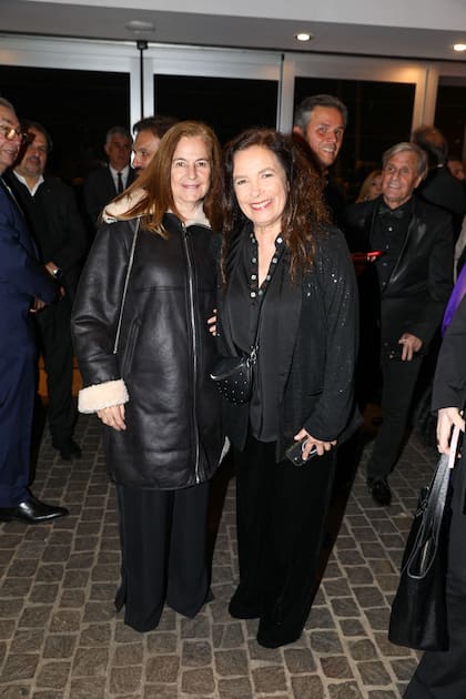 Feliz de estar en la gala y nominada a mejor programa musical en AM por Soy Nacional, la cantante Sandra Mihanovich dijo presente en la gala