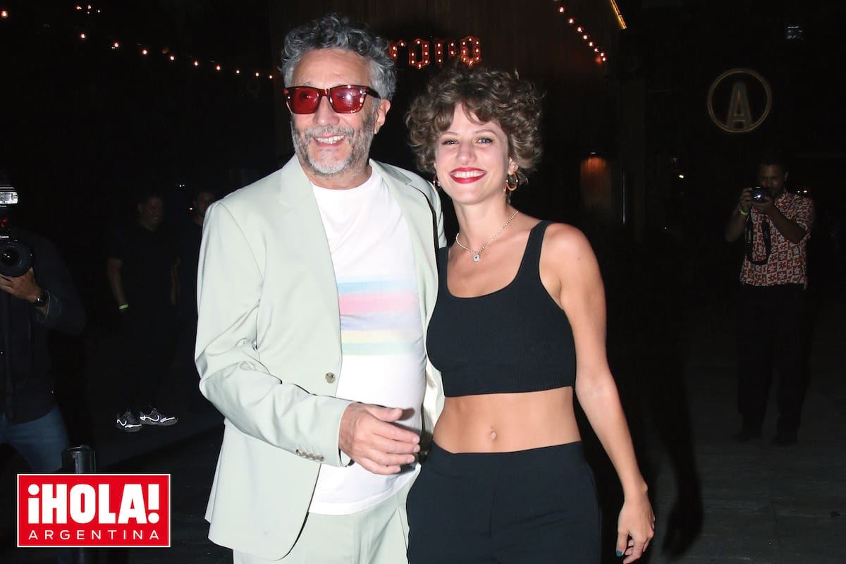 Feliz, Fito posa con su exitosa party planner: su novia, Eugenia Kolodziej.